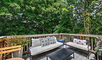 33 W Main Rd, Little Compton, RI 02837