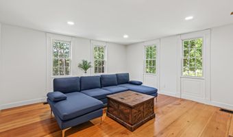 259 Falmouth Rd, Falmouth, ME 04105