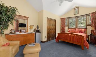 17 Pojac Point Rd, North Kingstown, RI 02852