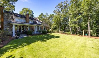 1153 Saint Andrews Dr, Macon, GA 31210