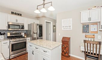 565 Walnut Ridge Trl, Aurora, OH 44202