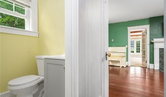 60 White Pkwy, North Smithfield, RI 02896