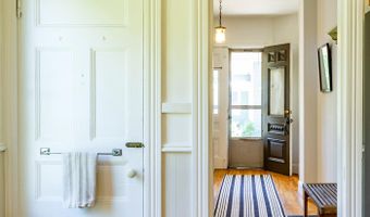 21 Elm St, Belfast, ME 04915