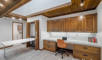 410 Greentree Ln NE, Ada, MI 49301