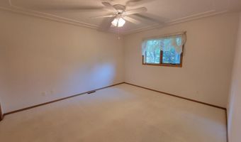2710 Railroad Cir, Aberdeen, SD 57401
