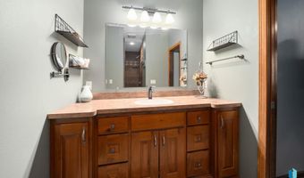 212 N Fairway Dr, Brandon, SD 57005