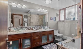 10 Ocean View Dr, Middletown, RI 02842