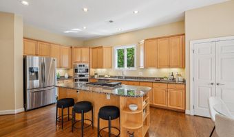 10900 BELLS RIDGE Dr, Potomac, MD 20854