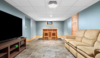 815 Midway Dr, Auburn, IN 46706