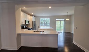 12 Putnam Ln, Danbury, CT 06810