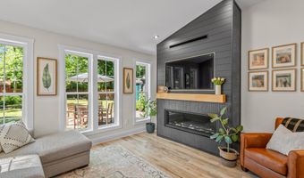 820 Barton Dr, Ann Arbor, MI 48105