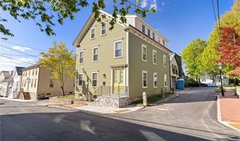18 Barney St 3, Newport, RI 02840