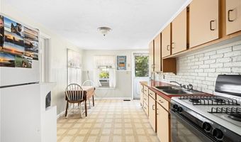15 Preston Dr, North Kingstown, RI 02852