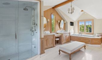 14 St Mary's Ln, Amagansett, NY 11930