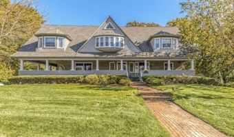 6 Chanticleer Dr, Beverly, MA 01915