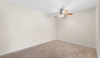 2221 W Nichols Rd A, Arlington Heights, IL 60004