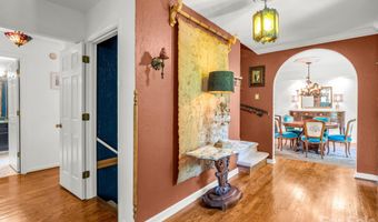8 Sunny Ridge Dr, Asheville, NC 28804