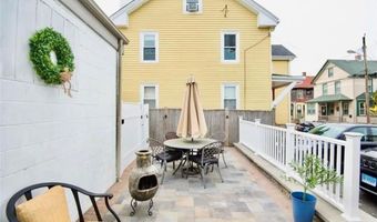 693 Thames St 1, Newport, RI 02840