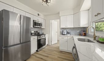 1110 S Fernandez Ave, Arlington Heights, IL 60005