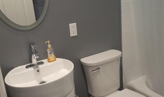 2250 N QUANTICO St, Arlington, VA 22205