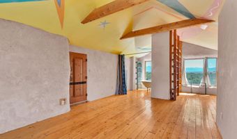 77 North Rd, Carson, NM 87517