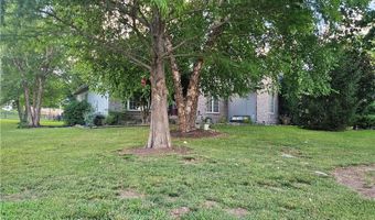 15733 Pine Cir, Basehor, KS 66007