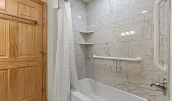 77 Buttonwood Dr, Brattleboro, VT 05301