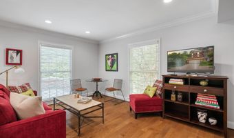 2317 S QUEEN St, Arlington, VA 22202