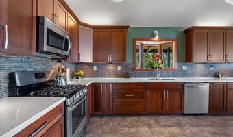1365 Piiholo Rd, Makawao, HI 96768