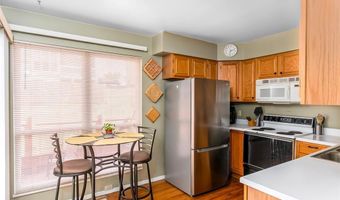 1537 Whispering Creek Dr, Ballwin, MO 63021