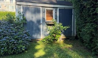 157 Briarwood Ave, Middletown, RI 02842