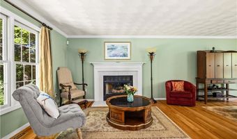 123 Country Hill Ln, North Kingstown, RI 02852