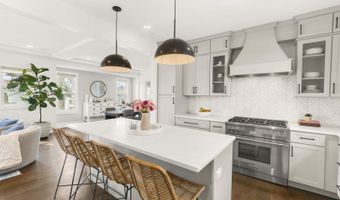 903 N Vail Ave, Arlington Heights, IL 60004