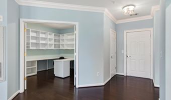 4950 BRENMAN PARK Dr 308, Alexandria, VA 22304