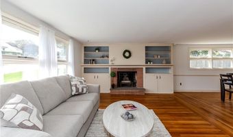 22 Whitewood Dr, Cranston, RI 02920