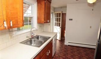 7 Smithfield Dr, Middletown, RI 02842