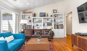 94 Greening Ln, Cranston, RI 02920