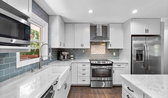 8605 ARDFOUR Ln, Annandale, VA 22003