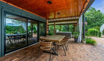 6 Trimbleford Ln, Middletown, NJ 07748