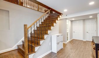 8217 CINDY Ln, Bethesda, MD 20817