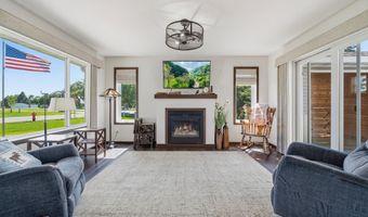 814 Curt Felt Dr, Alexandria, MN 56308