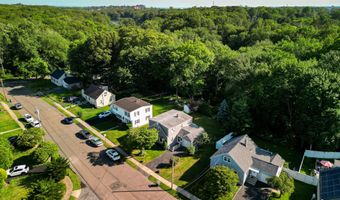 302 E Pasadena Pl, Bridgeport, CT 06610