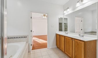 2000 GOLDEN MORNING Dr 32, Bowie, MD 20721