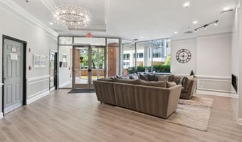 1001 N VERMONT St 212, Arlington, VA 22201
