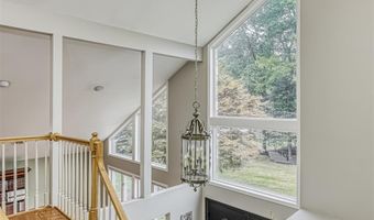 14 S Post Ln, Airmont, NY 10952