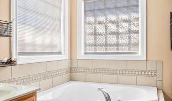 1100 Chicory Ln, Aurora, MO 65605