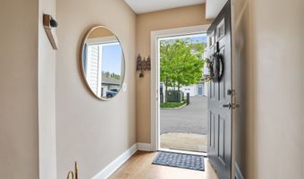 206 Copper Square Dr 206, Bethel, CT 06801