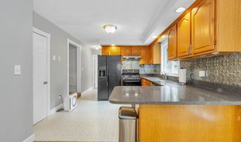 5 Strawberry Ln, Billerica, MA 01821