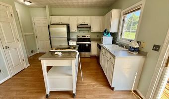 125 Goldenrod Dr, Middletown, RI 02842