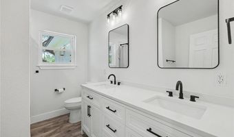 612 S 9th St, Aransas Pass, TX 78336